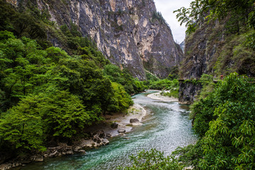 巴拉格宗峡谷风光