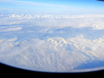 鄂霍次克海上的云