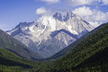 雅拉雪山