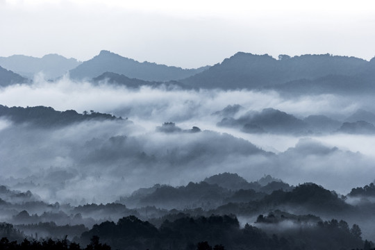 水墨雾山