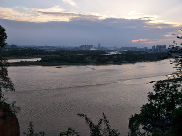 乐山大佛景区江面