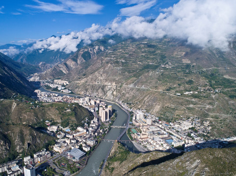 汶川县城高清航拍全景图