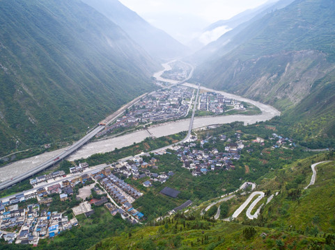 汶川绵虒镇高清航拍全景图