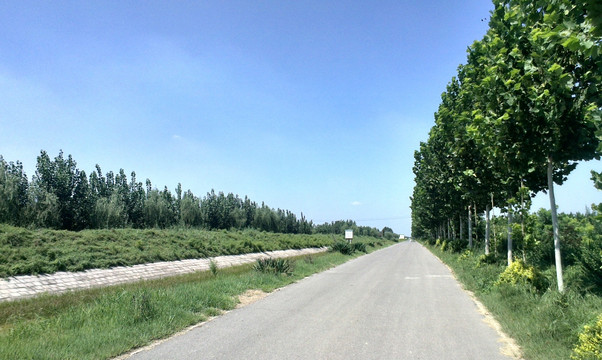 湛蓝天空