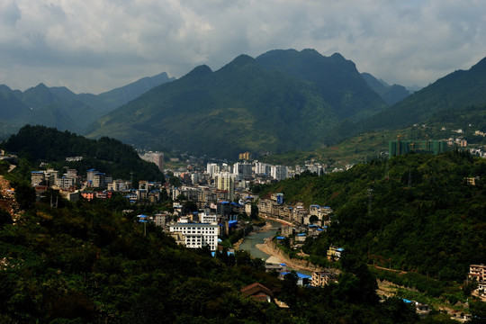 鹤峰县城全景