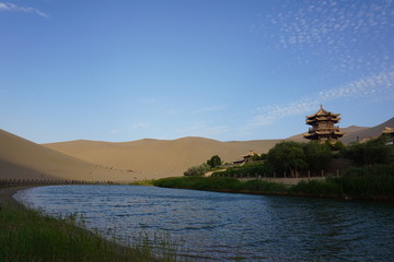 鸣沙山月牙泉