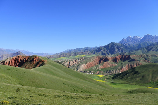 青藏高原上的群山