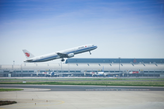 起飞的飞机 中国国际航空