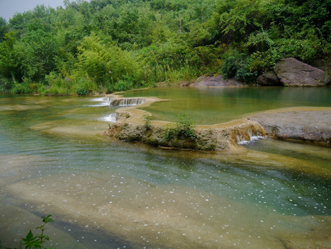 山涧溪流