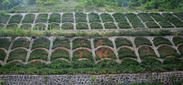 预防边坡塌方的建筑设施