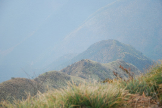 山岭秋色