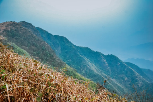 山岭秋色