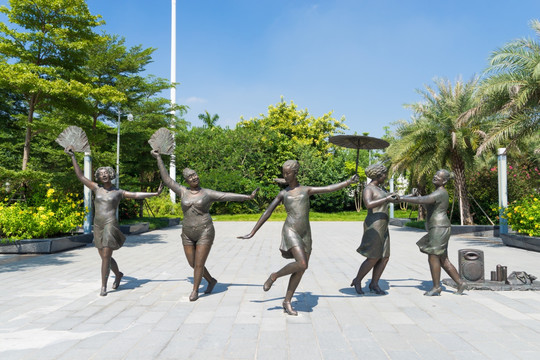 广场舞雕塑