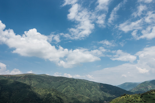 蓝天白云青山