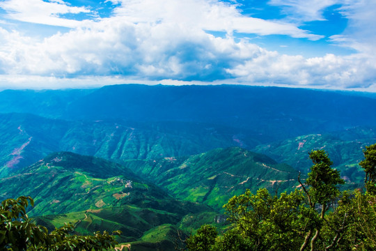 崇山峻岭