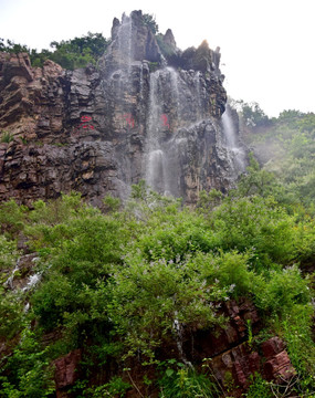 万安山景区飞瀑景观