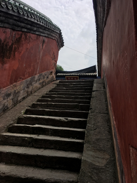 武当山古红墙 石台阶太子坡