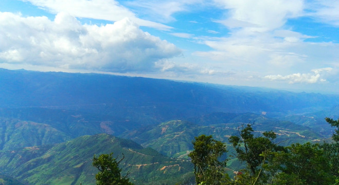 崇山峻岭