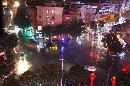 伯奇路雨景