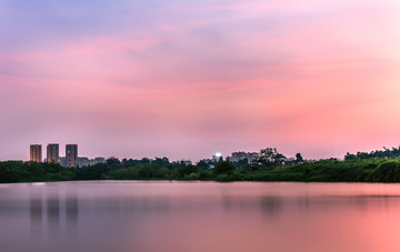 五湖四海火烧天夜景