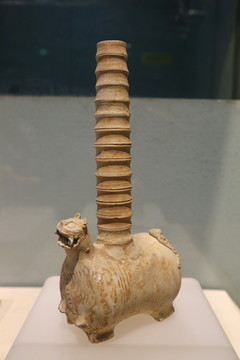 三国时期青瓷虎形插座