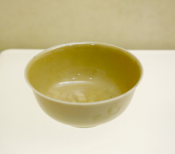 清代米色釉碗