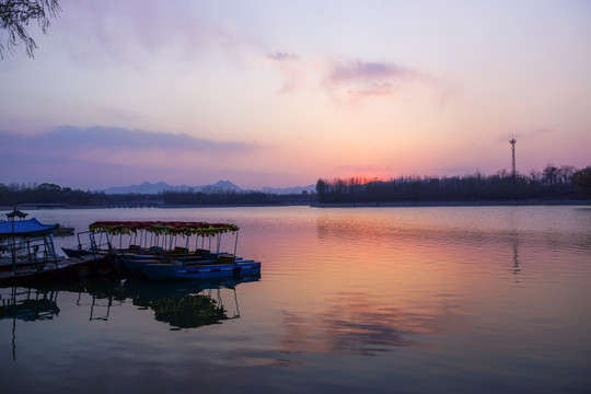 唯美湖景晚霞