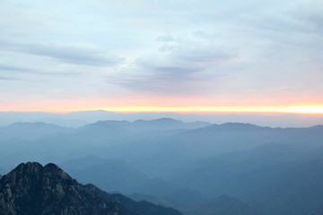 黄山日出天际线