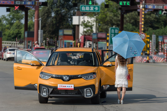 汽车 东风风神AX4车型照片