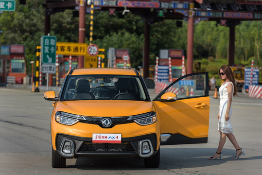 汽车 东风风神AX4车型照片