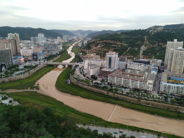 鸟瞰延安城市延河风貌