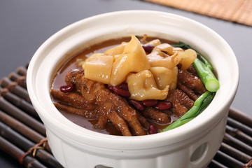 鮑魚汁扣黃魚肚配鳳爪