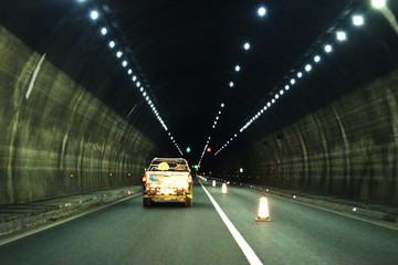 隧道内部 公路 高速公路