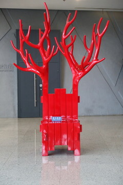 红色梅花鹿角靠背椅