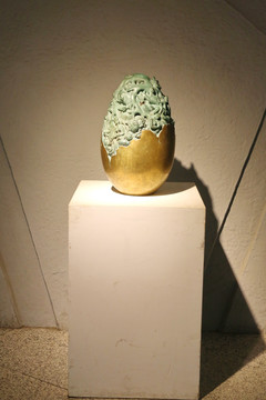 金色蛋蛋形形雕刻动物