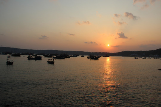 夕阳下的涠洲岛