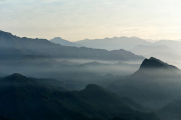 青城山 水墨山水画