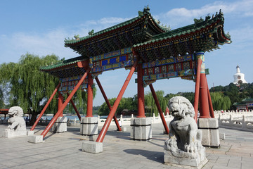 北京北海公园 积翠牌楼