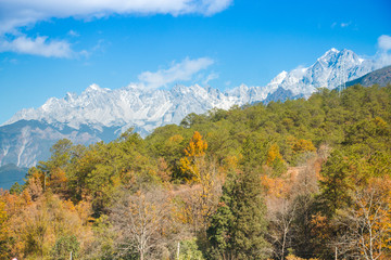 云南丽江香格里拉虎跳峡风景