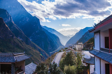 云南丽江香格里拉虎跳峡风景