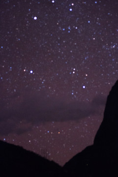 云南香格里拉虎跳峡夜晚风景