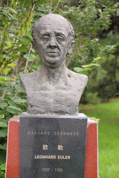 瑞士数学家欧勒雕像