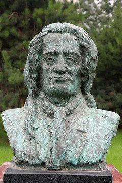 英国物理学家牛顿铜雕像