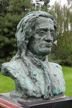铜雕英国物理学家牛顿雕像
