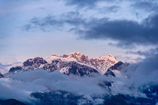 日出 梅里雪山