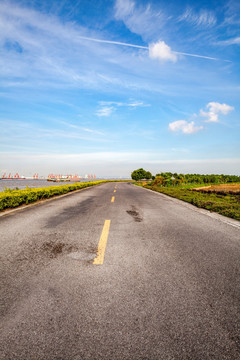 水泥路堤岸