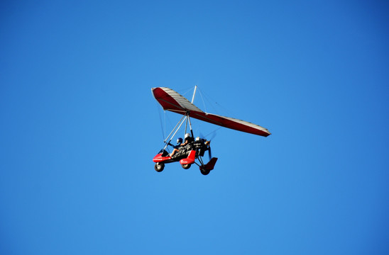 飞行中的滑翔机