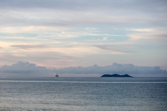 海南三亚清晨海景