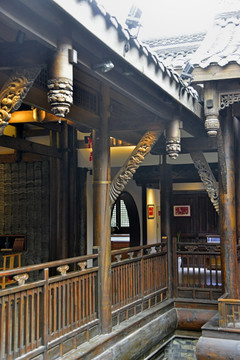 传统建筑挑廊 传统民居走廊