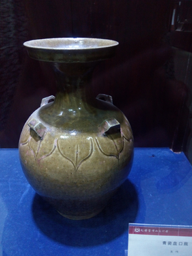古代青瓷盘口瓶